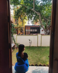 Archana Jois Instagram - Low starch body, starch rich saree. 🤪
