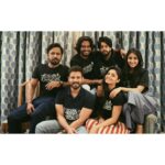 Archana Jois Instagram – If sandalwood ever recreated the F.R.I.E.N.D.S series, it’d look like this. 💕
.
Never a dull moment with this bunch!!
Truly, Nazar na lage. 
👹

PS : Few are missing in the frame, but forever framed in our hearts 😄

@hondisibareyirimovie
@sundaycinemas
@bhavanaa_raao_actor @naveen.shankar.98 @shriofficial_ @ramenahalli_jagannatha @praveentejofficial 

Capture credits – @yogi_0708

#hondisibareyiri #team #friends Mysore, Karnataka