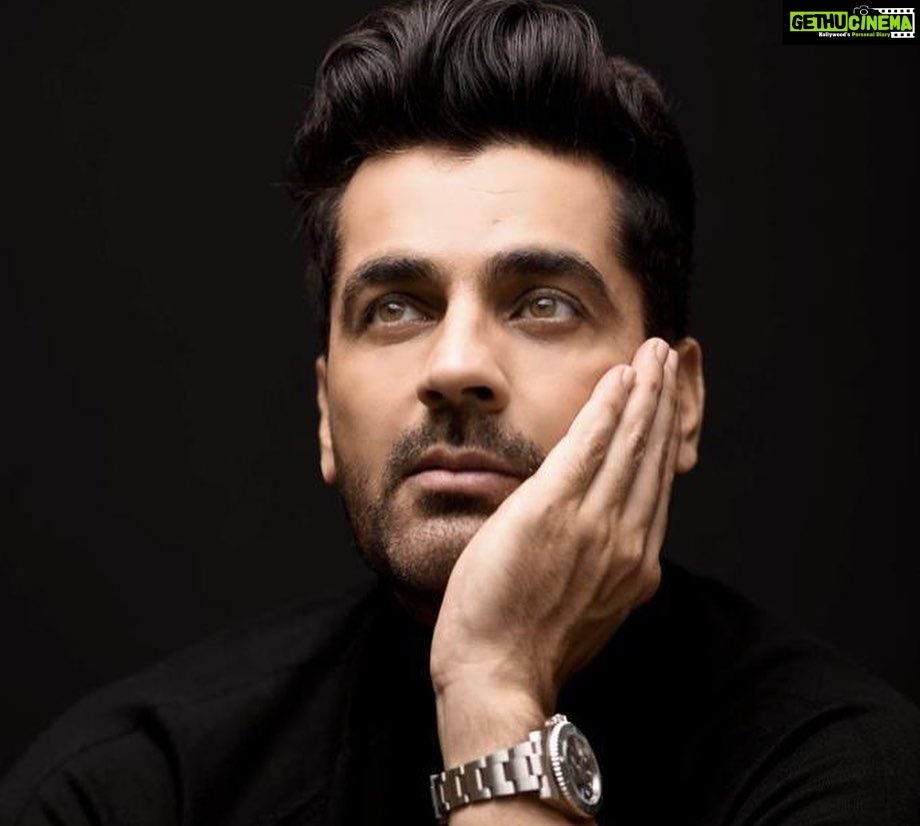 Arjan Bajwa Instagram - Real Eyes .. Realize .. Real Lies .. . . . . . . . . #wednesday #wednesdaywisdom #wednesdayvibes #bollywood #bollywoodactor #actorslife #mensfashion #mens #menswear #mensstyle #menshair #polo #poloralphlauren #rolex @rolex #potrait #arjanbajwa #instagram #instalike #instadaily #ootd