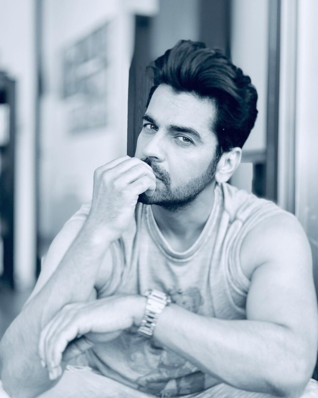 Arjan Bajwa Instagram - Black & White person … living in a colorful world .. . . . . . . . . . . . . . #instagood #instadaily #instagram #instalike #instapic #menhairstyle #menswear #mensfashion #saturdaynight #saturdayvibes #black #blacknwhite #blacknwhite_perfection #bollywood #bollywoodactor #actorslife #actor #arjanbajwa