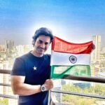 Arjan Bajwa Instagram - HAR MANN TIRANGA ….Wish everyone a HAPPY INDEPENDENCE DAY …. Jai Hind …. . . . . . . . .. . . . . . #happyindependenceday #jaihind #india #indianarmy #independenceday #patriot #bharat #sahaskivijay #stateofsiege2611 #proudtobeindian #bollywood #indianactor #actorslife #15thaugust #harghartiranga #azadikaamritmahotsav #
