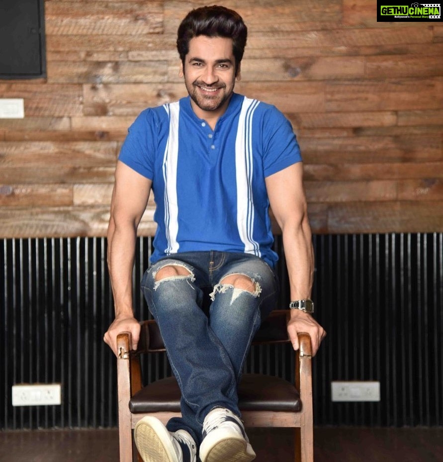 Arjan Bajwa Instagram - Smile with the eyes and heart —— No model face !!! . . . . . . . . . . . . . . . . . . . . . . . . . . . . . . . . . . . . . . . . . #instagram #instalove #instadaily #Bollywood #bollywoodmovies #bollywoodstylefile #bollywoodactor #menstyle #menshair #mensfashion #fitness #fitnessmotivation #fitnessgoals #fit #motivation #emporioarmani #bodybulding #weighttraining #lookbook #lookoftheday #styleformen #actorslife #mumbai Mumbai, Maharashtra