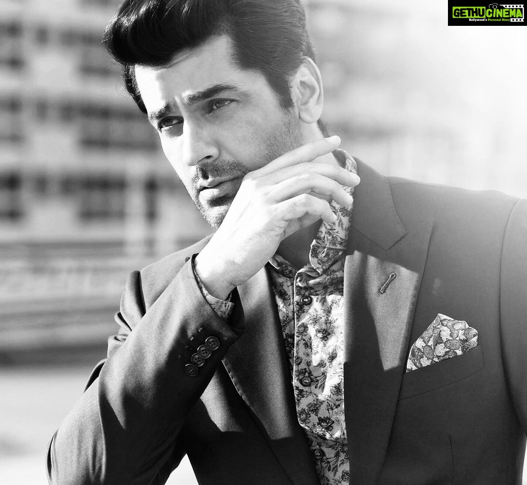 Arjan Bajwa Instagram - Reflecting!!!. . . . . . . . . . . . . . . . . . #instagram #instalove #instadaily #Bollywood #bollywoodmovies #bollywoodstylefile #bollywoodactor #menstyle #menshair #mensfashion #fitness #fitnessmotivation #fitnessgoals #fit #motivation #emporioarmani #bodybulding #weighttraining #lookbook #lookoftheday #styleformen #actorslife #mumbai