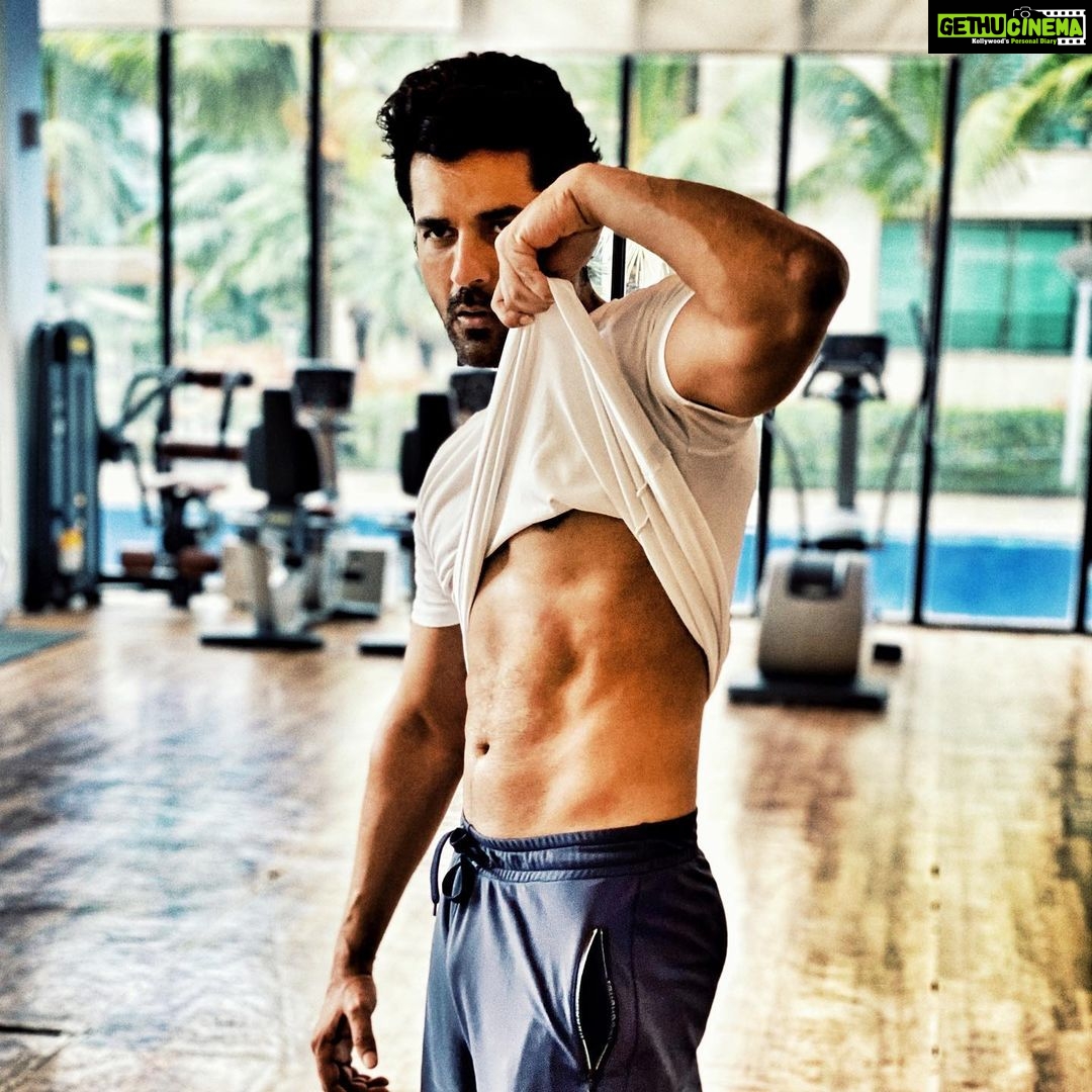 Arjan Bajwa Instagram - No excuses = Yes Results . . . . . . . . . . .. . . . . #instagood #instagram #instadaily #instafit #fitness #fitnessmotivation #motivation #workout #workoutmotivation #men #mensfashion #menstyle #mensstyle #menshair #health #healthylifestyle #bollywood #gymmotivation #gym #gymlife #coreworkout #actorslife #thursday Mumbai, Maharashtra