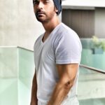 Arjan Bajwa Instagram - It is better to fail in originality than to succeed in imitation... . . . . . . . . . . . . . . . . . . . . . #tuesday #tuesdayvibes #actorlife #actorslife #mensfashion #mensstyle #menstyle #fitnessmotivation #beanie #instagram #instagood #instafashion #instadaily #ootd #lookoftheday #lookbook