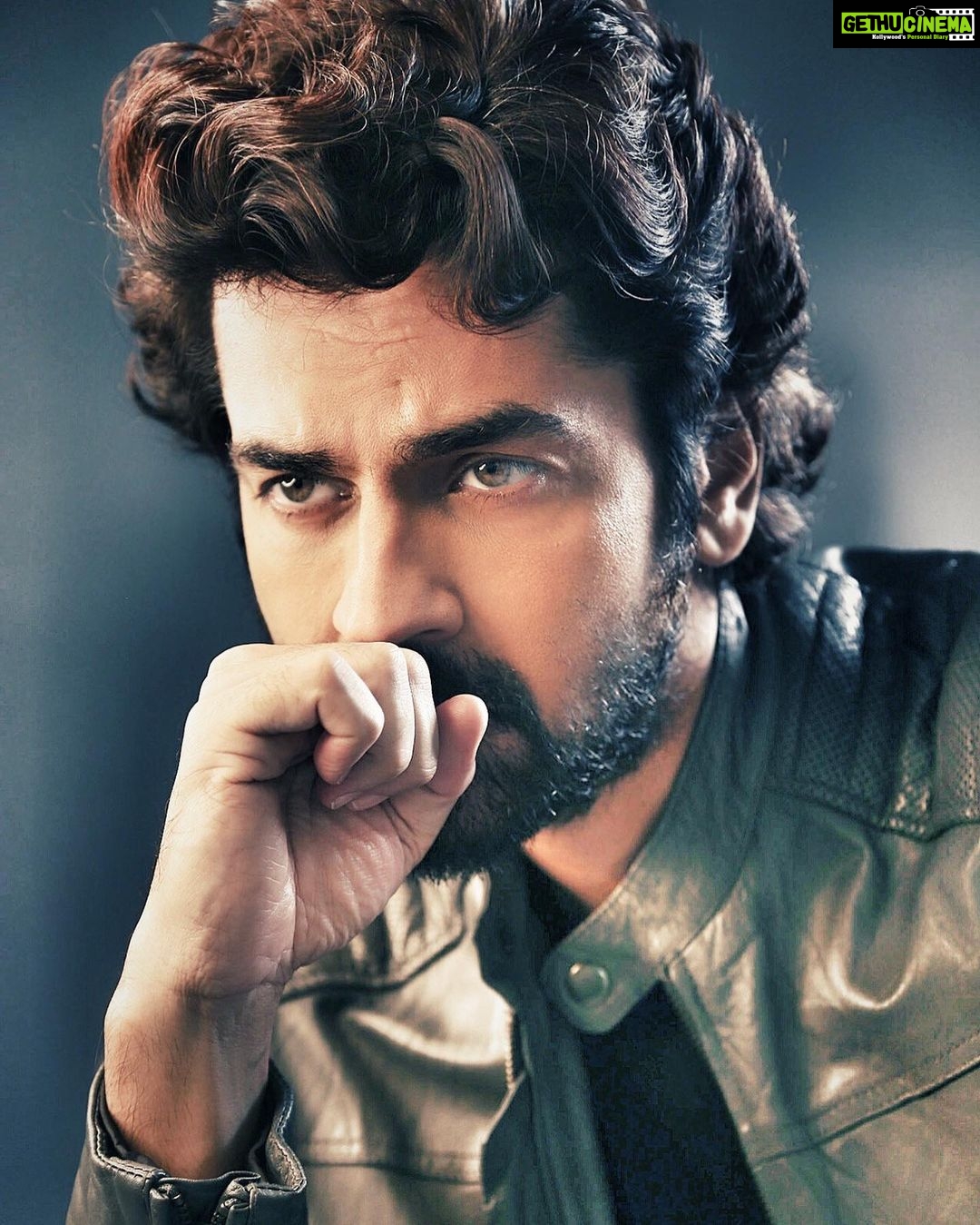 Arjan Bajwa Instagram - It’s all in the eyes Chico! ... . . . . . . . . . . . . . . . . . . . .. . #the_things_men_like #instagram #instagood #instadaily #instalike #men #mensfashion #menstyle #menshair #longhair #mondaymotivation #mondaymood #intense #actor #actorslife #showtime #bollywood #hollywood #leatherjacket #potrait #potraitphotography