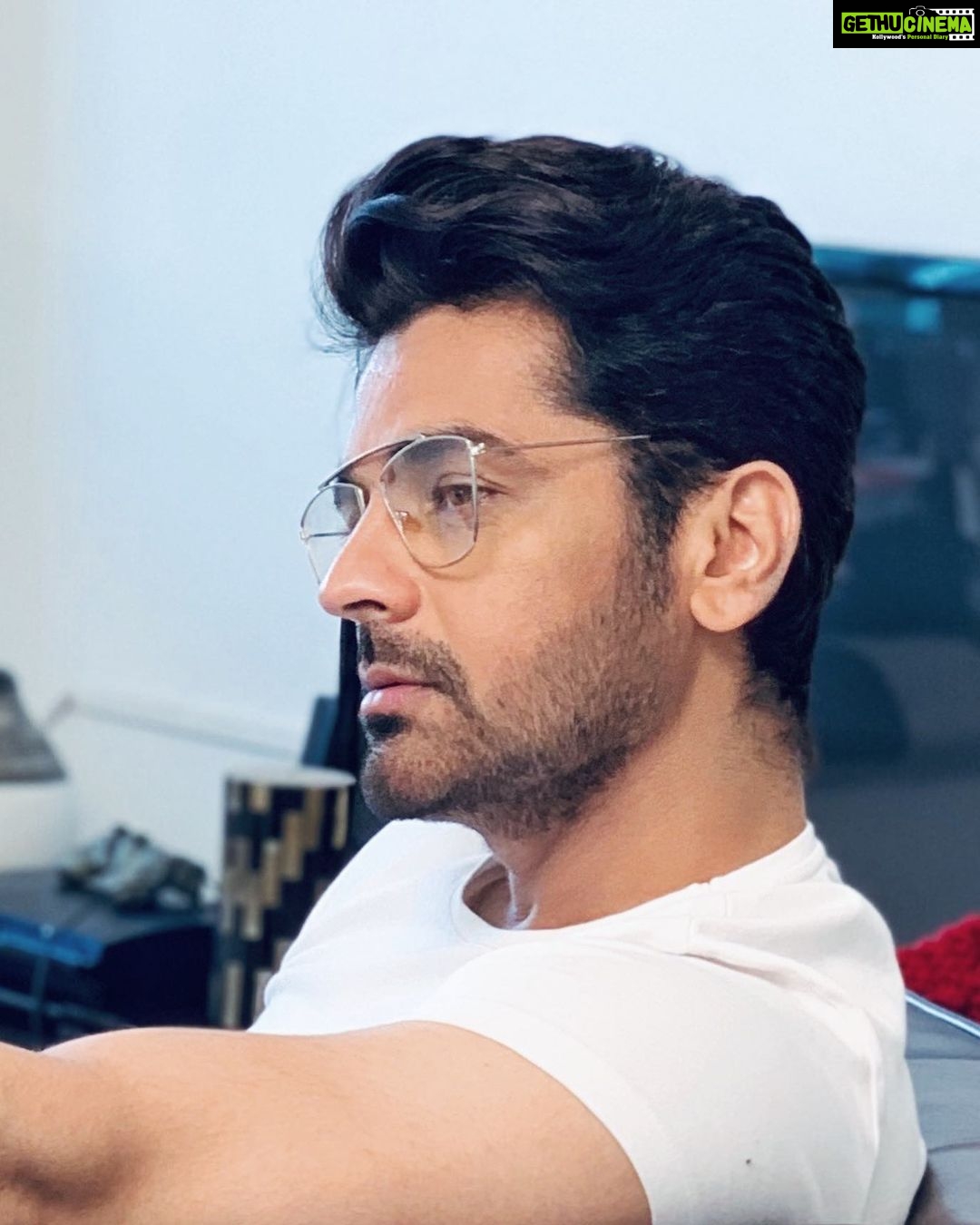 Arjan Bajwa Instagram - What consumes your mind,controls your life.... Positive vibes only!!! . . . .. . . . . . . #instagram #instagood #instadaily #instamood #positivevibes #motivation #mensfashion #menstyle #menswear #friday #glasses #eyewear