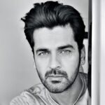 Arjan Bajwa Instagram - Alright! Alright! Alright! . . . . . . . . . #monochrome #mensfashion #mensstyle #menstyle #menswear #menshair #indianactor #bollywood