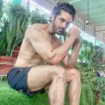 Arjan Bajwa Instagram - Bare Truth! 😎 ##mensfashion #mensstyle #menswear #me #fitness #fitnessmotivation #instadaily #instagood #instagram #instamood #americaneaglejeans #workout #fitnessjourney #bollywood #actorslife