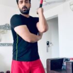 Arjan Bajwa Instagram - Folks! Now that we all are stuck at home, let's do something interesting which I've been practicing all this while! Here's my #Nunchucks workout challenge for you. Tag me & send in your versions. I'll share the best ones in my stories! 😁 #QuarantineWorkout #StayHomeStayFit #stayhomechallenge🏡