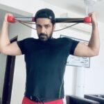 Arjan Bajwa Instagram - Quarantined or not EVERYDAY is a good day for workout 🏋️‍♂️. . . . . . #WorkoutRoutine #StayHome #QuarantineWorkout