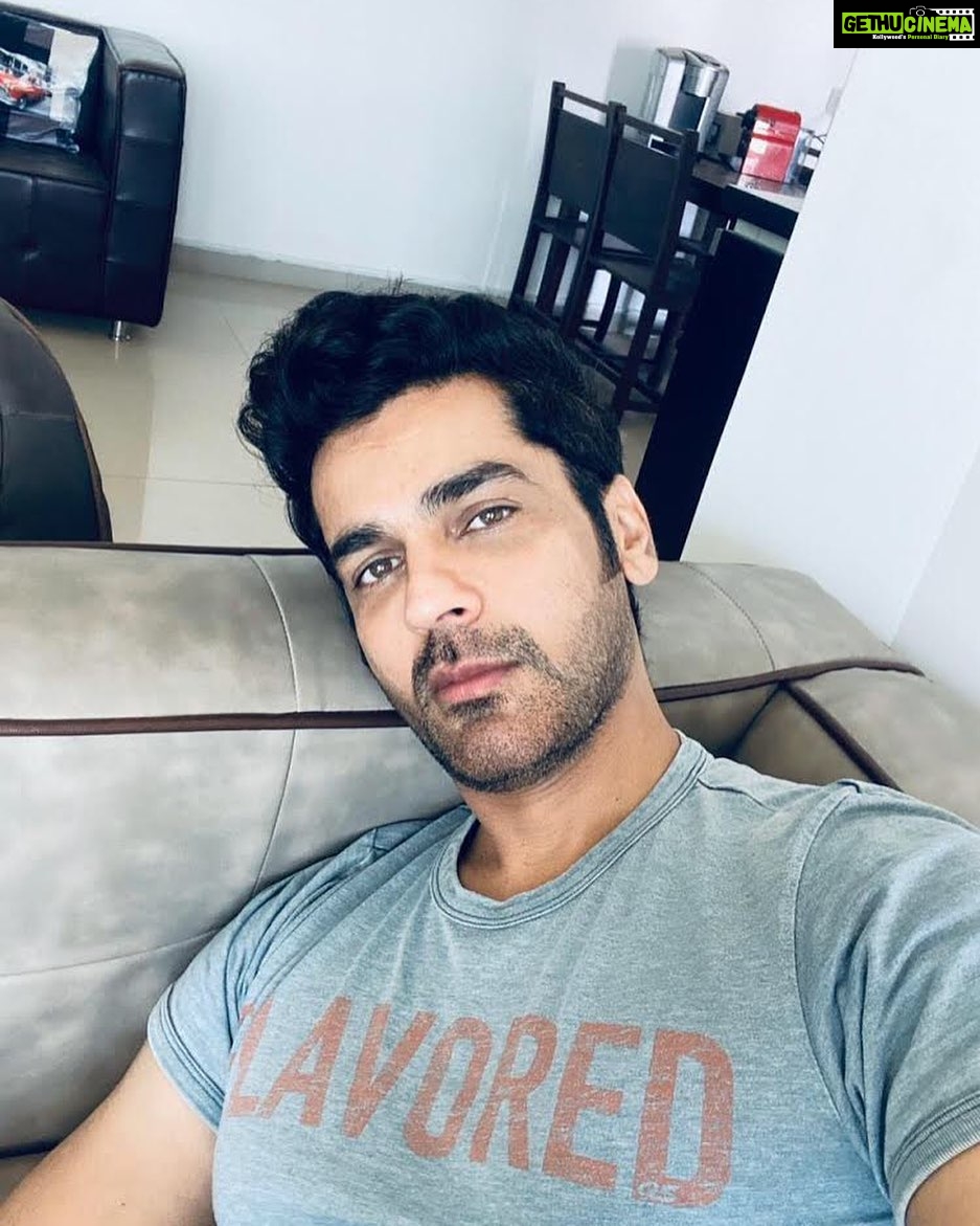 Arjan Bajwa Instagram - Are you thinking what I am thinking? 😉 Chocolate 🍫? Strawberry🍓? Black Currant 🍇? #SelfieSunday