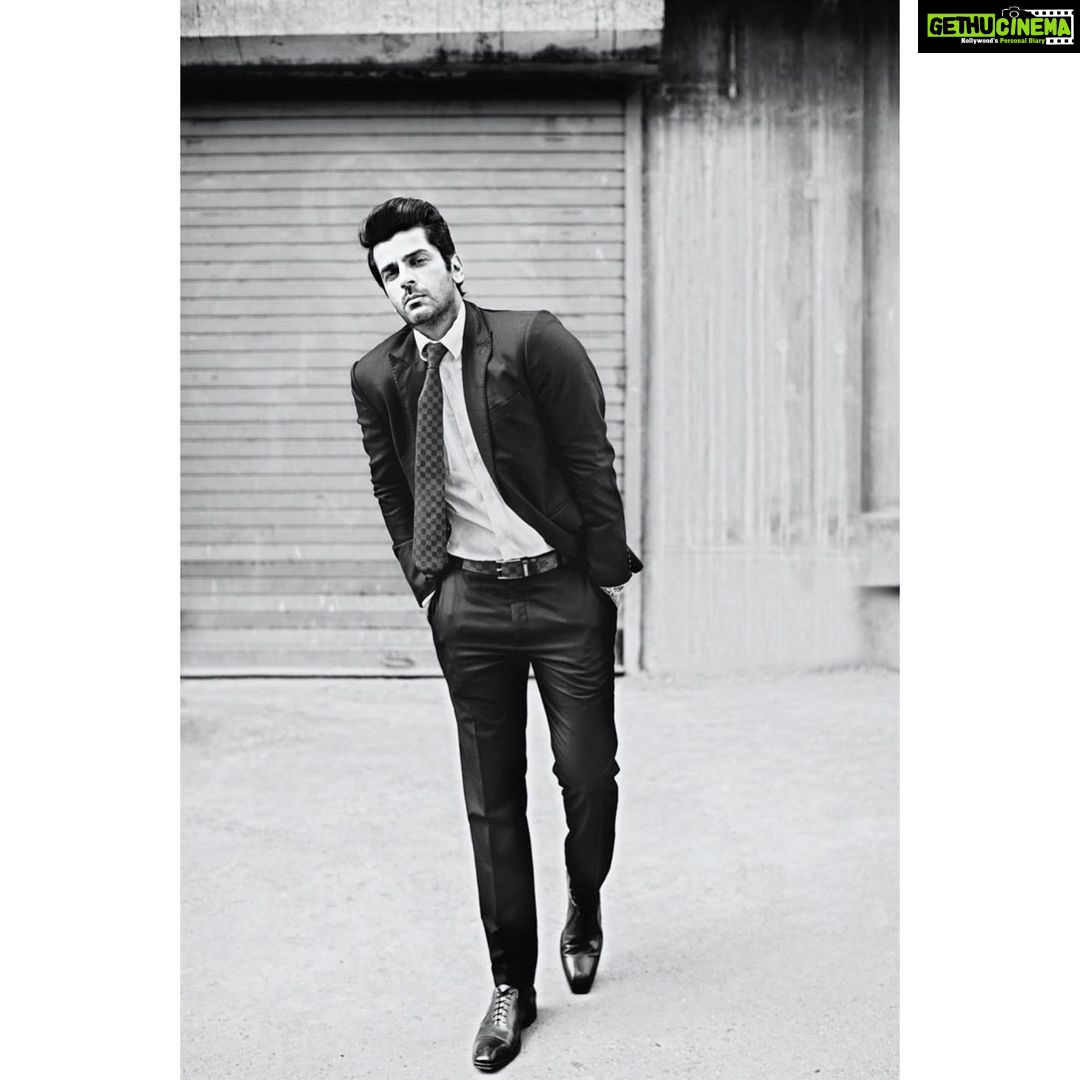 Arjan Bajwa Instagram - Walking into your explore section like๐๐ . . . #fashionaddict #instagram #instalove #instadaily #Bollywood #bollywoodmovies #bollywoodstylefile #bollywoodactor #menstyle #menshair #mensfashion #fitness #fitnessmotivation #fitnessgoals #fit #motivation #actorslife #bodybulding #weighttraining #lookoftheday #styleformen