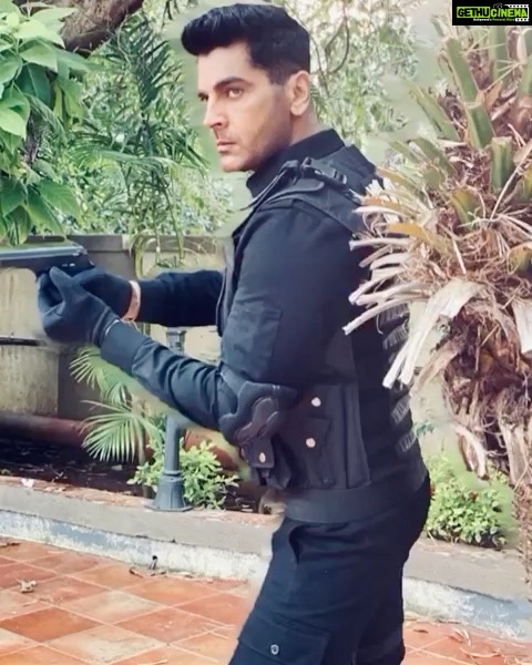Arjan Bajwa Instagram - Feel extremely honoured and lucky to get a chance to play NSG unit commanding officer Kunal Sahota’s Role, who was leading the NSG team to rescue the city during 26/11 #StateOfSiege coming soon only on @zee5premium #ArjanBajwa #ColonelKunalSahota #actorslife #blackcatcommandos #indiandefence #patriots #guns #action #stateofsiege2611