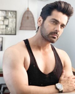 Arjan Bajwa Instagram - Objects in the mirror are closer than they appear .... . . . . . . . . . . . . . . . . #instagram #instalove #instadaily #Bollywood #bollywoodmovies #bollywoodstylefile #bollywoodactor #menstyle #menshair #mensfashion #fitness #fitnessmotivation #fitnessgoals #fit #motivation #emporioarmani #boatheadphones #bodybulding #weighttraining #lookbook #lookoftheday #styleformen #actorslife #mumbai Thanks @25.harshad for this amazing shot #saturday #hublot #hublotbigbang India Mumbai City