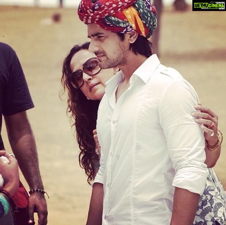 Arjan Bajwa Instagram - Here's a #TuesdayTrivia for you all - I had a lifetime opportunity to be choreographed by @dreamgirlhemamalini ji for a dance number, on the sets of Tell Me Oh Khuda. Truly a dream come true moment for me, when I enacted next to the #DreamGirl even though just for rehearsals π ...................................................#bollywoodstylefile #bollywoodfashion #filmphotography #films #bollywood #bollywoodmovies #legend #hemamalini #actor #actorslife #acting #dance #dancing #choreography #rajasthan #rajasthan_diaries #jaisalmer #menstyle #mensfashion #hero #movies #movie #filmstagram #showtime