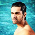 Arjan Bajwa Instagram - Aaj blue hai paani paani,aur din bhi sunny sunny 😎 #bollywood #actor #actorslife #showtime #intense #mood #fridaymood #motivation #thoughts #eyes #eyespy #sunlight #photography #potrait #mensfashion #menshair #hazeleyes #rolexdaytona #rolexdaytona #watch #watches #menswatches #film #emotions #bollywood #bollywoodactor #fashion #cinema #celebrity #indianactors #mumbai #filmindustry