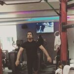 Arjan Bajwa Instagram - Time goes by so so slowly 🎶🎵. #pumping up #gym life #workout #motivation #tuesday session#strongcore #gymnastics #challengeyourself #coreworkout #fitness #actorslife #bollywood #showtime #instantbollywood #nopainnogain
