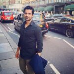 Arjan Bajwa Instagram – #throwback to #lastyear …#lovelondon #showtime #travel