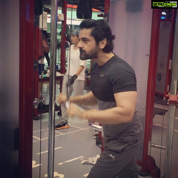 Arjan Bajwa Instagram - #nevergiveup #pumpingiron #motivation #gymtime #triceps #superset