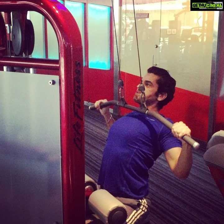Arjan Bajwa Instagram - Just when u think u wana quit,push harder!!! #workout #nopainnogain #weightlifting #pumpingiron #60daychallenge I have taken !!! ...will keep posting