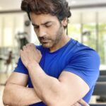 Arjan Bajwa Instagram - Monday Blues???? Yes sir only in the T-shirt color ,nothing else ! . .. . . . . . . . . . . . . . . . #arjanbajwa #bollywood #bollywoodactor #actorslife #potrait #mensfashion #menswear #menshair #instagood #instadaily #instagram #instalike #instaquotes #monday #mondaymotivation #mondayblues #fitnessmotivation #fitnesslife