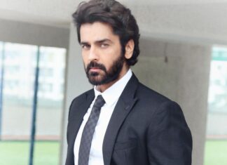 Arjan Bajwa Instagram - Run when you can, walk if you have to, crawl if you must; but never stop ! . . . . . . #sunday #sundayvibes #sundayfunday #motivationalquotes #bollywood #bollywoodactor #actorslife #actor #mensfashion #menswear #menshair #tuxedo #blacksuit #instagood #instadaily #instamood #instalike #lv @louisvuitton