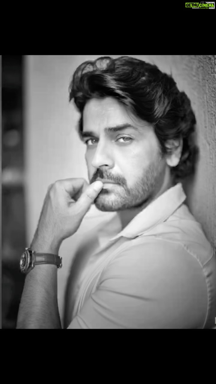 Arjan Bajwa Instagram - In a retro music mode today … . . . . . #saturday #vibe #mood #retro #80s #bollywood #actor #actorslife #classic #classicmusic #cuttingcrew #instagood #instagram #instamood #instamusic #blacknwhite #potrait #indianphotography #indianactor