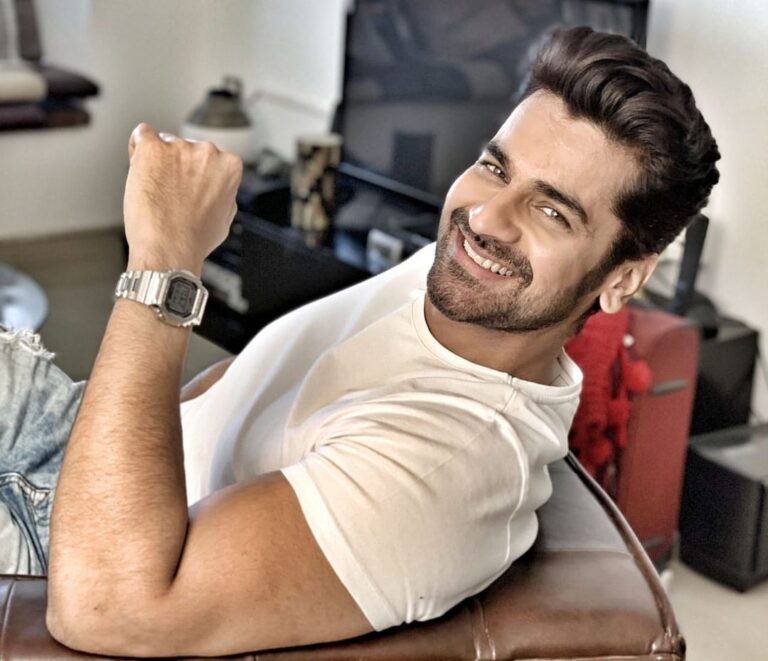 Arjan Bajwa Instagram - If u see someone without a smile , give them one of yours … I think @casio.india @gshock_casio_official should consider me for their brand 😆 . . . . . . . . #arjanbajwa #bollywood #bollywoodactor #actorslife #potrait #mensfashion #menswear #menshair #instagood #instadaily #instagram #instalike #instaquotes #saturday #saturdayvibes #saturdaymood @moncler