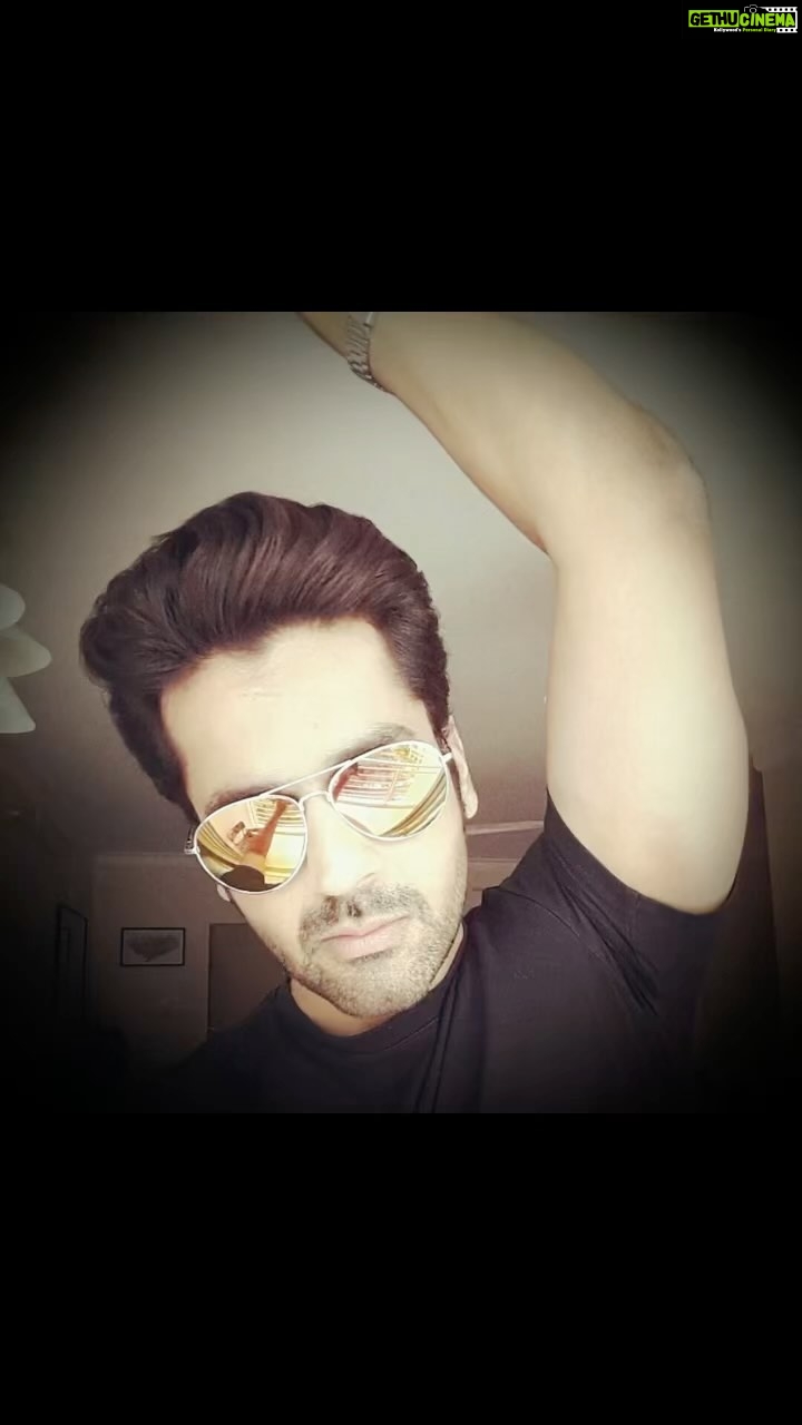 Arjan Bajwa Instagram - Don’t take off your glasses for those that don’t know who they are talking to …. . . . . . . . . . #actorslife #bollywood #bollywoodstyle #bollywoodfashion #mensfashion #menswear #menstyle #menshair #sunglasses #spectacle #prada @prada #policesunglasses #persol @persol @emporioarmani @gucci #monday #monday #instagood #instagram #instafashion #instalike #instamood #arjanbajwa