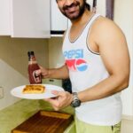 Arjan Bajwa Instagram – So lockdown definitely taught everyone a lot of things… I surely mastered  cooking 😜😜😜 . Oh Btw these are plant based veg sausages! 
.
.
.
.
.
.
.
.
.
.
#cooking #cookingvideos #bollywood #actorslife #instafood #foodie #cheflife #masterchef #masterchefindia #men #menswear #menstyle #venkyschicken @zorabianchicken #heinz @heinzindiaofficial #celebritychef #arjanbajwa