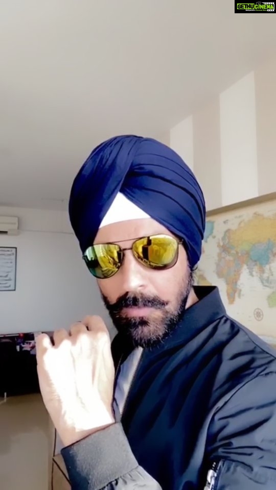 Arjan Bajwa Instagram - #Throwback #FilmyFriday : Dil karda ae tere kol aa ke ruk java 😉 Tell me how do I look with this Pagdi in this funjabi video 😛 . . . #ArjanBajwaUnplugged #ArjanBajwa #punjabi #bollywood #bollywoodreels #reelsinstagram #reelitfeelit #instadaily #videooftheday #filmy Mumbai, Maharashtra