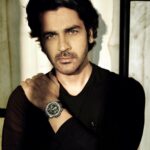 Arjan Bajwa Instagram - look ahead & prepare , Not look back & regret … . .. . . . . . . . . . . . . . . . #instagood #instagram #insta #instafashion #instapic #mood #sunlight #potrait #bollywood #bollywoodstyle #bollywoodactor #fitness #fitnessmotivation #fitnessaddict #casio #casiogshock #diesel #mondaymotivation #monday #mondaymood #mondayvibes #actorslife