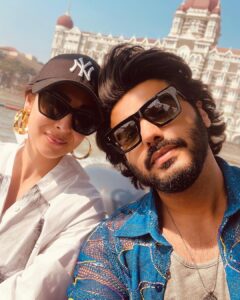Arjun Kapoor Instagram - Baby’s day out. 
Her show starts soon & my next outdoor starts sooner, won’t be around to be there for her shoot but I think she’s gonna ace this new journey...
