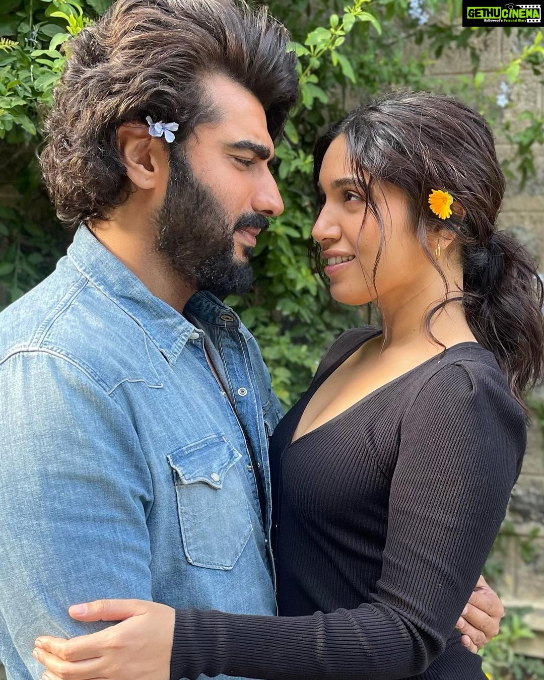 Arjun Kapoor - 364.3K Likes - After 45 days of shoot, a failed attempt at getting some killer ones by The Lady And The Lady Killer - Swipe on for some 🦹🏻♂️🦸🏻♀️
.
.
.
#TheLadyKiller #TheLadyAndTheLadyKiller #AkBp