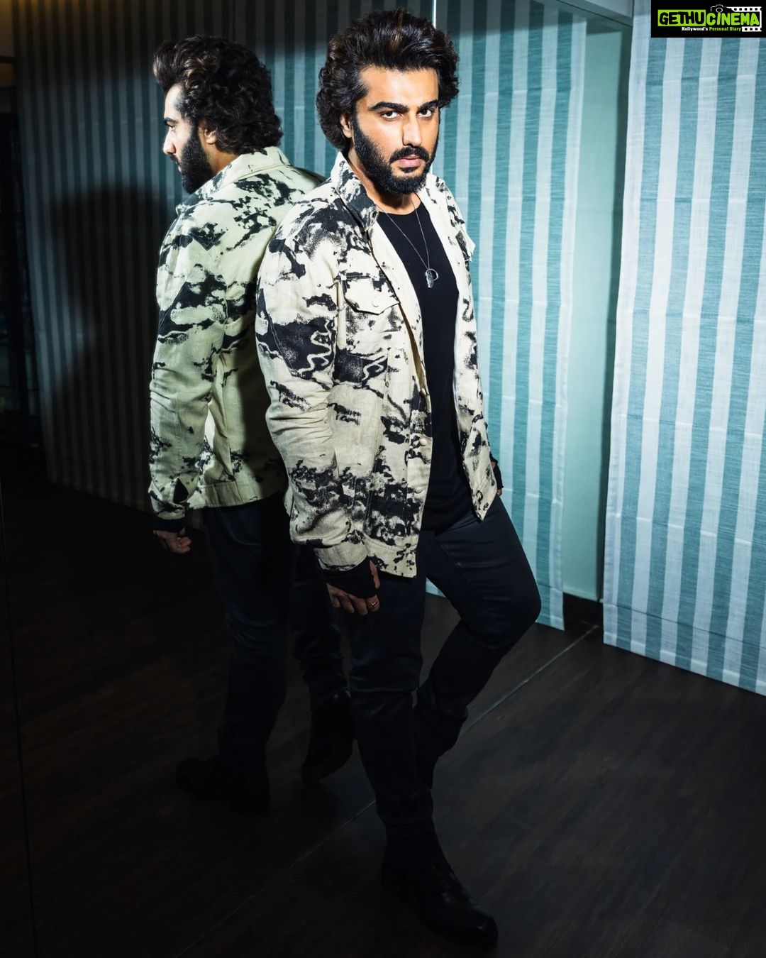 Arjun Kapoor Instagram - Tu hero, toh main teri kahani ka Villain 🦹♂️ . . . . @rahulvijay1988 @kunalrawalofficial @robertson_lyngdoh_ @onegreymood @vickybanatkar @bashirsayyed.hair