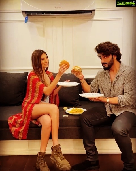 Arjun Kapoor Instagram - Swipe right to see how I get @tarasutaria to make me look good on camera... Basically make her laugh & bribe her with good food off camera !!!