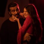 Arjun Kapoor Instagram - Can someone explain why this Villain is obsessed with pulling my cheeks ??? @tarasutaria #ekvillainreturns #throwback #cheekygal