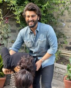 Arjun Kapoor Instagram - After 45 days of shoot, a failed attempt at getting some killer ones by The Lady And The Lady Killer - Swipe on for some 🦹🏻‍♂️🦸🏻‍♀️
.
.
.
#TheLadyKiller #TheLadyAndTheLadyKiller #AkBp