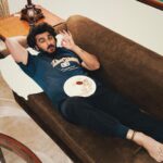 Arjun Kapoor Instagram - Your #Monday is full of weekend fomo, and I am busy enjoying my momo. 🥟 We're not the same bro. 😎