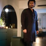 Arjun Kapoor Instagram - Feels good to be home for Diwali #HappyDiwali 🪔 Outfit @manishmalhotraworld Styled by @ekalakhani Assisted by @sonakshivip @nandini._.khetan Make Up @vickybanatkar Hair @bashirsayyed.hair Photographed by @beejlakhani