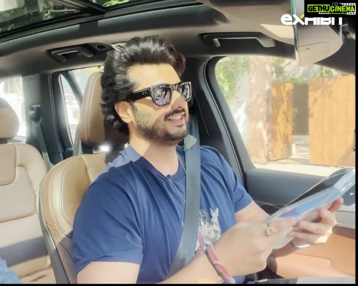 Arjun Kapoor Instagram - It is always fun to be driving around the city without the cameras flashing from every angle. This time around, it was @ramesh_somani who took me out for a drive in the all new @volvocarsin XC90 I have owned one since 4 years and have always loved the discreet presence of it, both on and off roads We had a fun conversation about tech, films, cars and much more. Do check out the full banter on their YouTube channel. . . . #VolvoIndia #XC90 #Luxury #TheVolvoWay #JourneyWithVolvo #FeelsLikeVolvo #Ad