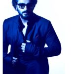 Arjun Kapoor Instagram – #MondayBlues 🟦

Stylist: @zunailimalik
Designer: @rajeshpratapsinghworks
Photographer: @sheldon.santos