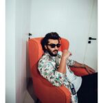 Arjun Kapoor Instagram - Bring it on, Monday. This is how I am facing you. 😎 📷 @bharat_rawail 🕺🏽@zunailimalik