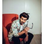 Arjun Kapoor Instagram - Bring it on, Monday. This is how I am facing you. 😎 📷 @bharat_rawail 🕺🏽@zunailimalik