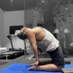 Arjun Kapoor Instagram - I've just started a new journey, discovering Iyengar yoga. It started with wanting to sort my posture, open up my hip joint and fix my lower back injury issues. Thanks to @sarvesh_shashi, @malaikaaroraofficial and my instructor @yoga_subhamsri, I've have been able start the process to realign the mind & body. Forever grateful !!! 🙏🏼 #MondayMotivation #WorkInProgress @sarvayogastudios