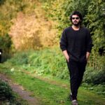 Arjun Kapoor Instagram - Life is a walk in the park... (literally) 📸 - @one.portrait.please #london #shootdiaries #sweaterweather London, United Kingdom