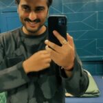Arjun Kapoor Instagram - My hairstyle is called - 'Let's roll!' ✂️🎬 #Kuttey @aasmaanbhardwaj #LuvRanjan @vishalrbhardwaj @gargankur82 @rekha_bhardwaj #BhushanKumar #Gulzar @luv_films @vbfilmsofficial @tseriesfilms @tseries.official