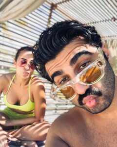 Arjun Kapoor Instagram - As the dust settles on 2021 (clearly the virus refuses to so something must 🙄) We just wanna wish all of you a happy & very pouty 2022 ahead !!!