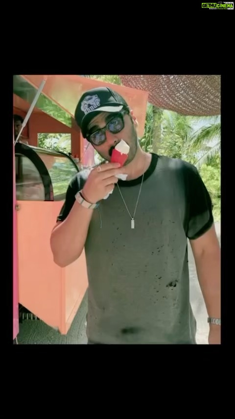 Arjun Kapoor Instagram - Ice Cream, You Scream !!! I’ve seen ice cream trucks in many films but never actually had an ice cream from one... guess I can mark that off my list thanks to @patinamaldives !!! (Yes, I did eventually drop some on my tee 🙄) 36 going on 6 & a half...